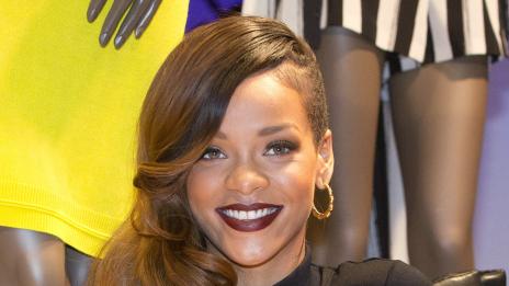 Риана влиза в клиника да лекува разбитото си сърце