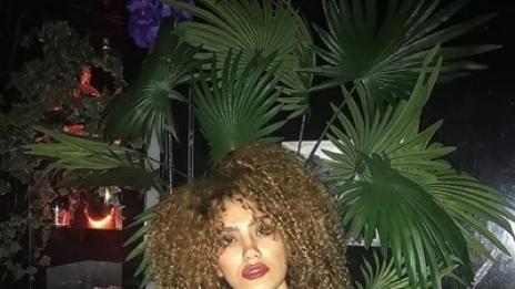 Модел продаде девствеността си, ще вземе 2,4 млн. евро