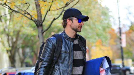 Брадли Купър се нанесе в апартамента на Ирина в Манхатън