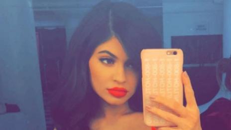 Кайли Дженър и колекцията ѝ от горещи селфита