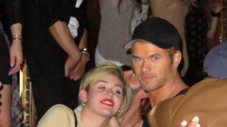 Майли Сайръс и Келън Луц засилиха слуховете, че са гаджета