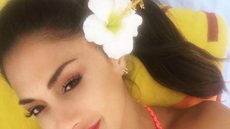 Хавайски сексапил с Никол Шерцингер