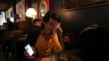 3 важни въпроса, преди да пишем на бившия си в нетрезво състояние