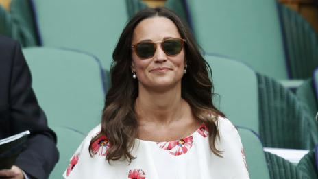 Папараци: Бременната Пипа Мидълтън по бански