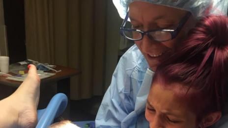 Първа среща: Момиче помогна за раждането на брат си