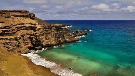 Папаколеа – плажът със зелен пясък