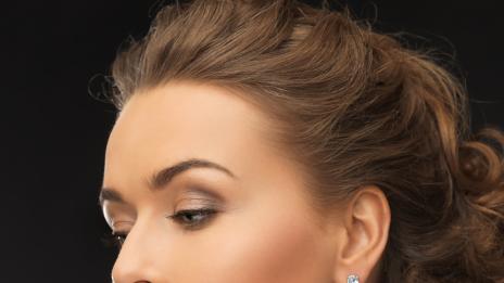 Как да избирате правилните обици спрямо прическата си