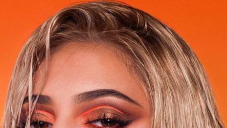 Кайли Дженър с цветовете за лятото