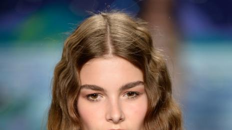 Скули с цвят на пролетна роса