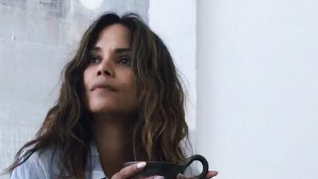 Хали Бери отново сама. Скъса с младото си гадже