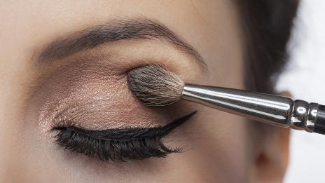 4 грешки, които водят до разтичане на грима