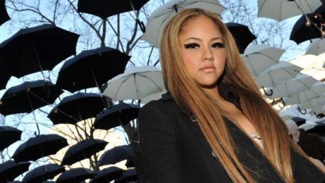 Как ѝ стои на Кат ДеЛуна да пее Преслава