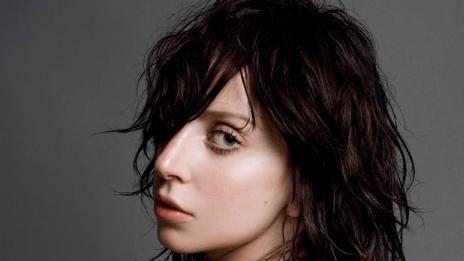 Гага призовава феновете си да не купуват новия ѝ сингъл