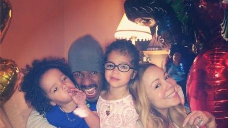 Марая Кери и Ник Кенън живеят отделно