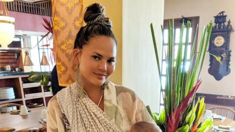 Криси Тейгън се примири с тялото си: Имам стрии, и?