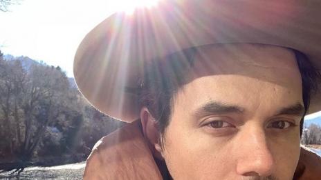 Джон Майер си заплю и Кардашян