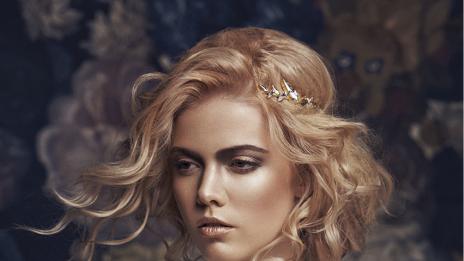 Тенденции в косите: Плитките и бижутата навлизат в официалните прически