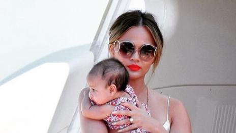 Моделът Криси Тейгън шокира фенове със стриите си