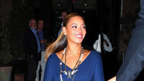 Бионсе сложи рокля на Бекъм за срещата с Мишел Обама