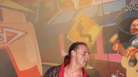 Мъж ще преподава бели денс в Благоевград