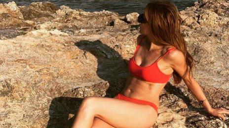 Секси и на 50: Деспина Ванди по бански