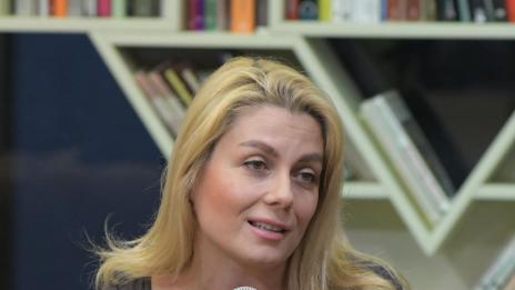 Версия: Венета се развела заради апартамент?