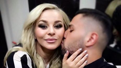 Слух: Деси Слава е бременна?