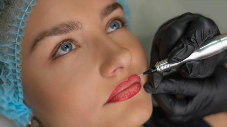 Перманентен грим за устни – какво трябва да знаете?