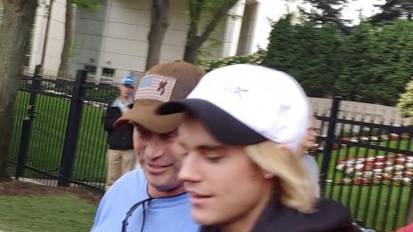 По мъжки: Бийбър излезе с бъдещия си тъст Стивън Болдуин