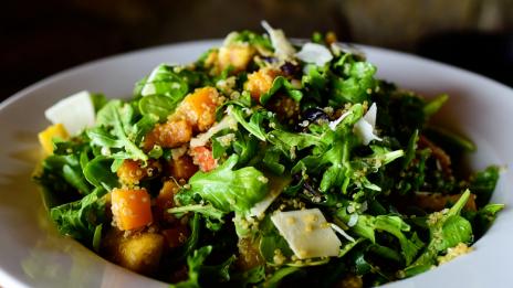 Киноа с печени зеленчуци