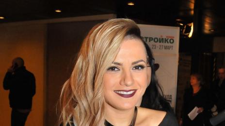 Вижте песента на Поли Генова за Евровизия