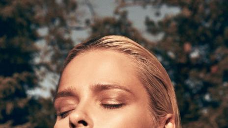 Кармен Кас е черната вдовица