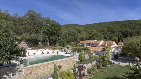 Френското имение на Виктория и Дейвид Бекъм