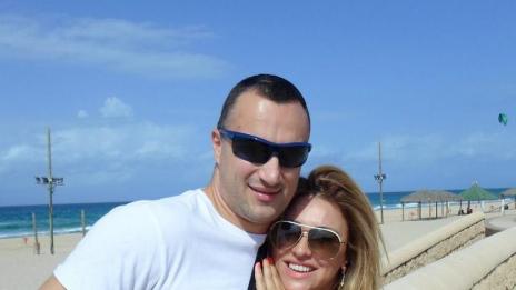 Фолкпевицата Рени се развежда с мъжа си?