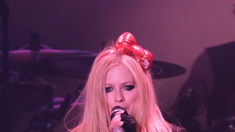 Аврил Лавин страда от мистериозно заболяване