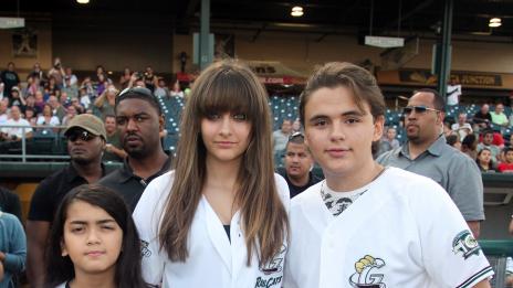 Принс Майкъл Джексън излиза с истинска принцеса