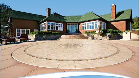 От двор в басейн за две минути