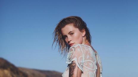 Щерката на Ким Бейсинджър: Не се срамувам, че не съм клечка