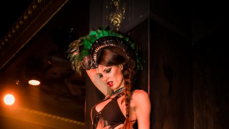 Хаус, хеви метъл и Rock Star в Bedroom Beach