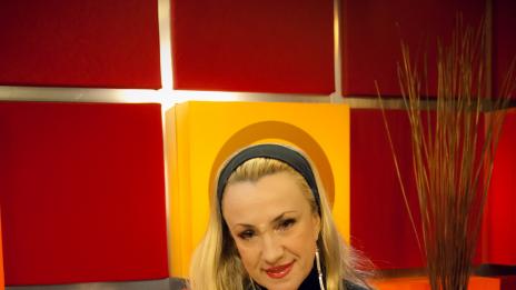 Сашка Васева е  ексхибиционист и рекламира вибратори