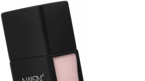 Виктория Бекъм с колекция лакове