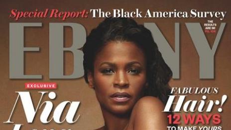 Бременната актриса Ниа Лонг заголи корем