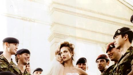 Сватбени камбанки кънтят във Vogue UK