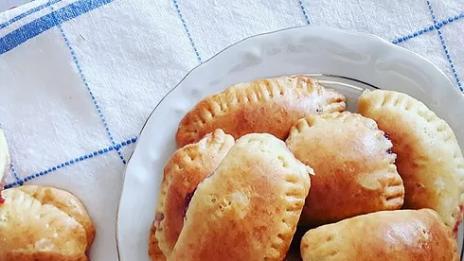 Великденски сладки с малини