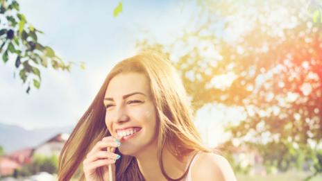 Полезните храни, които могат да навредят на усмивката ви