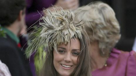 Какъв е трикът на Кейт Мидълтън да не засенчва другите булки?