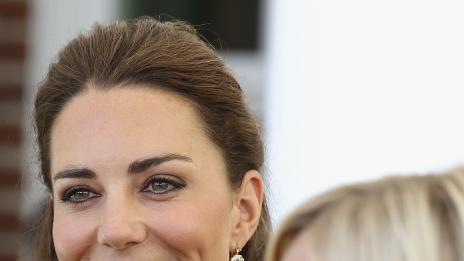 Рийз сменила шест тоалета преди срещата с Кейт Мидълтън