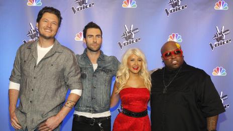 Адам Лавин защити теглото на Кристина Агилера