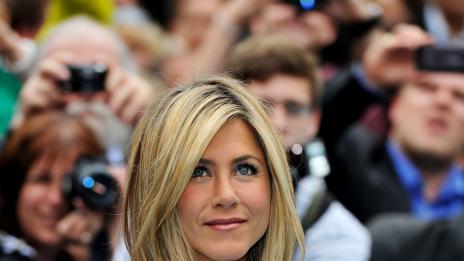 Анистън не искала благословията на Пит