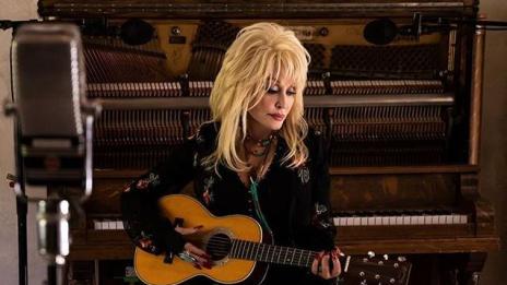 Доли Партън призна: Спи с грим